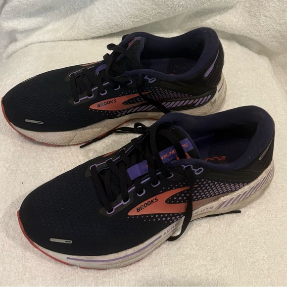 Brooks Black/Navy/Pink Athletic Shoes size 10
Adrenaline GTS women’s - Picture 2 of 7